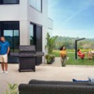 P500VXRSIBNK-PHM-Web-Gallery-37-Original_JPG-Prestige-P500VXRSIBPKPHM_Connected_Life-NA-Patio-ON-Ppl-Womanfar-w-bkg-setting